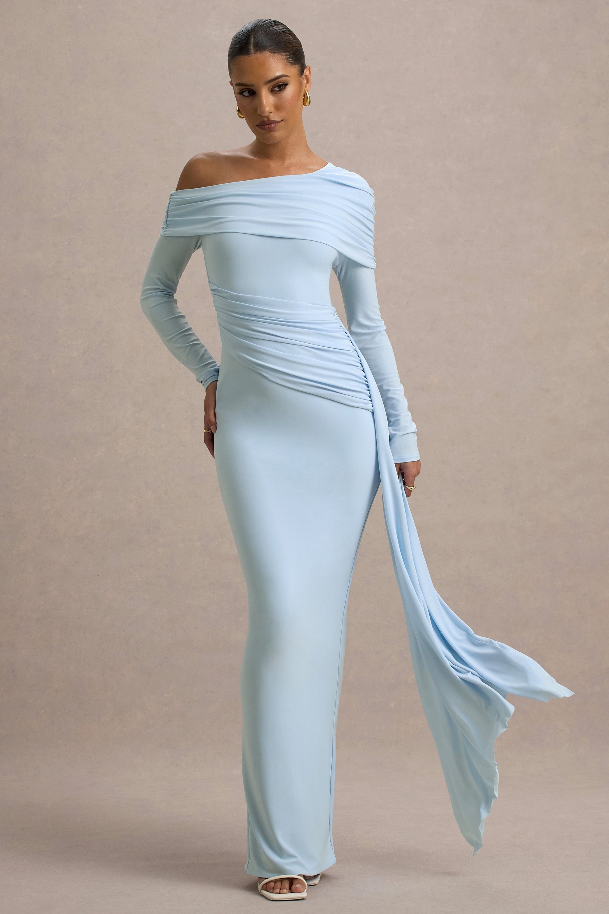 Valina | Puderblaues Maxikleid mit Raffungen, asymmetrischem Schnitt und Drapierung