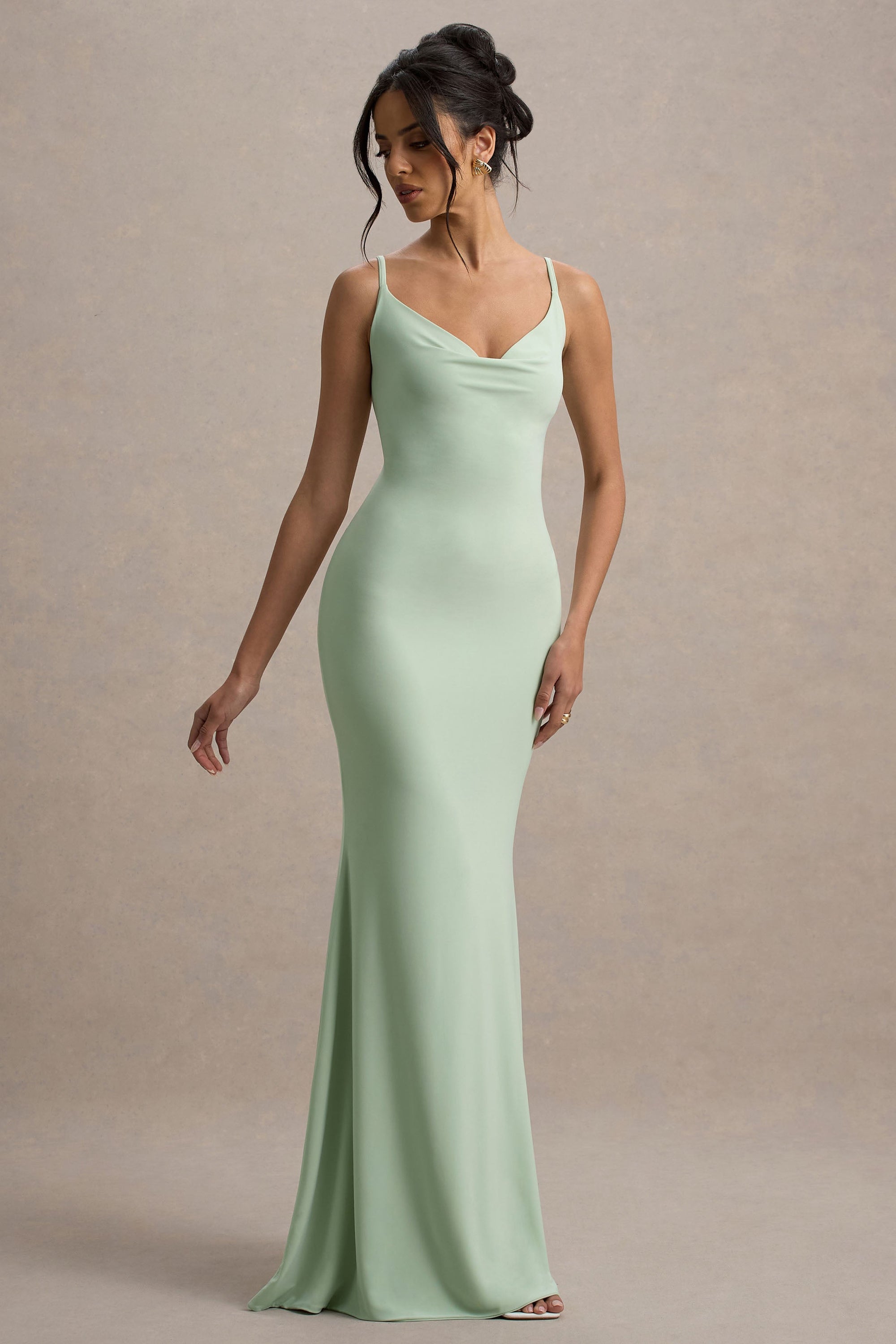 Francoise | Hellgrünes Wasserfall-Ausschnitt-Maxikleid mit Rückenausschnitt und Spitzeinsatz