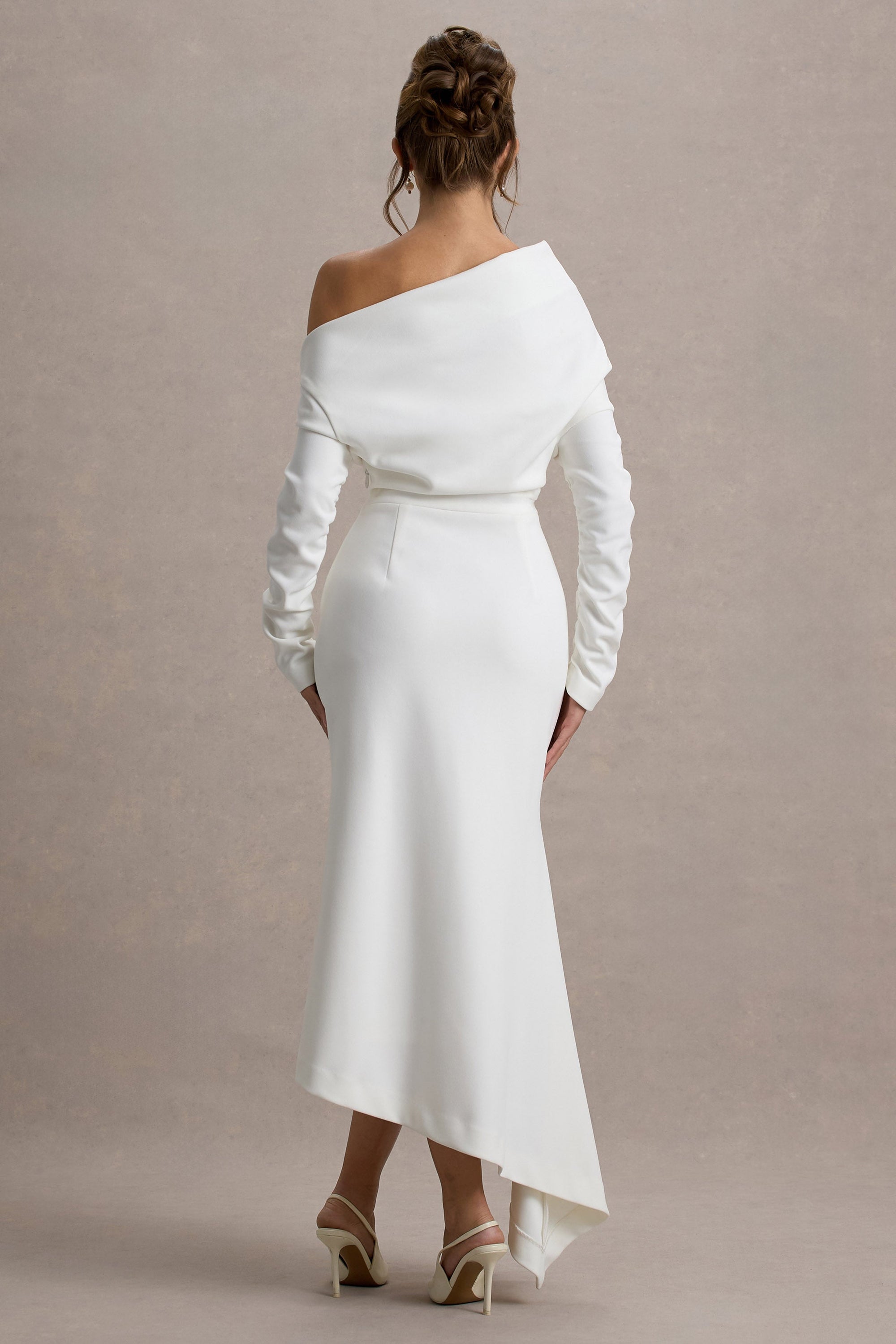 Lou | Weißes Maxikleid mit einer Schulter und asymmetrischem Schnitt
