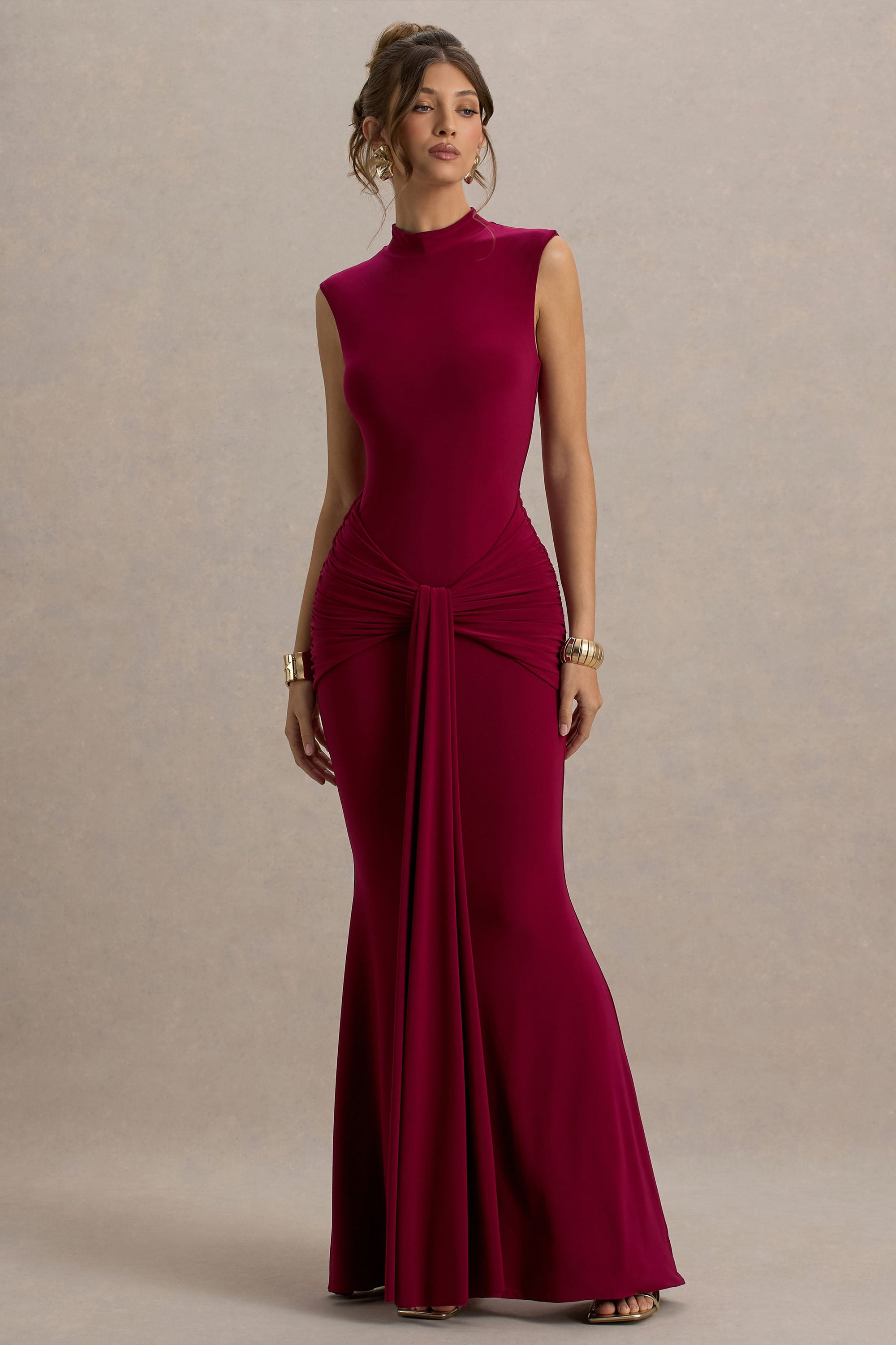 Graziana | Burgunderrotes Maxikleid mit hohem Kragen und Drapierung