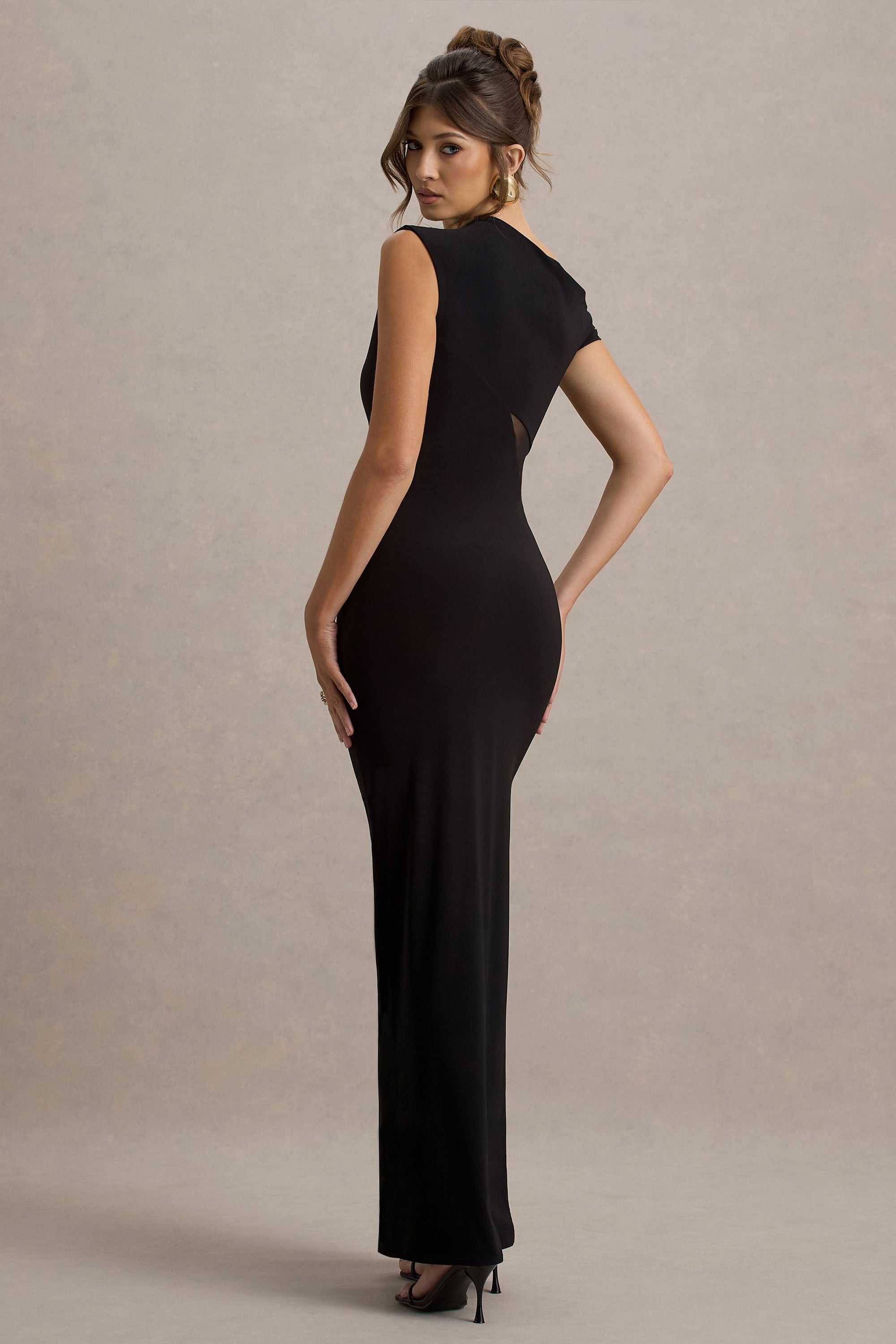 Emily | Schwarzes asymmetrisches Maxikleid mit Schlitz und Mesh-Details