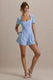 Brizzie | Hellblauer Playsuit im Leinenlook mit kurzen Ärmeln