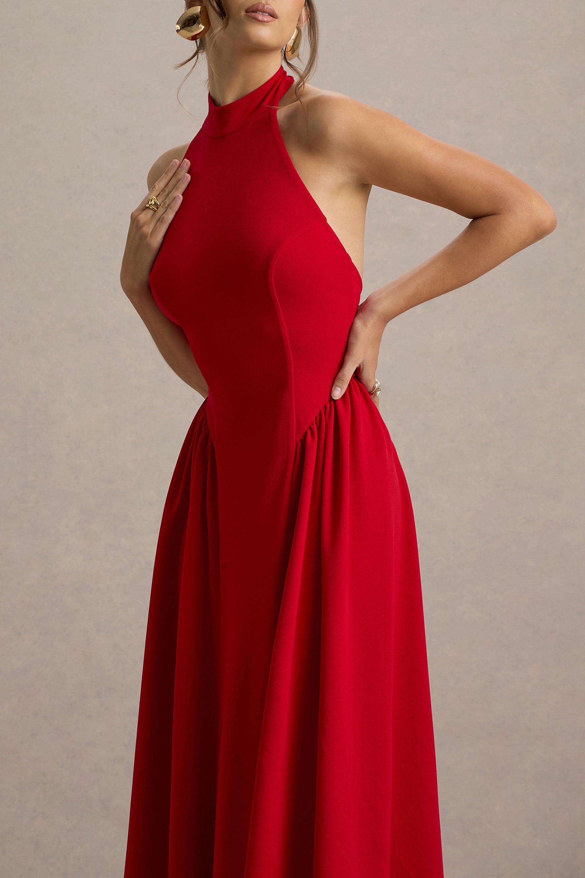 Cynthia | Rotes Maxikleid mit hohem Kragen und voluminösem Rock