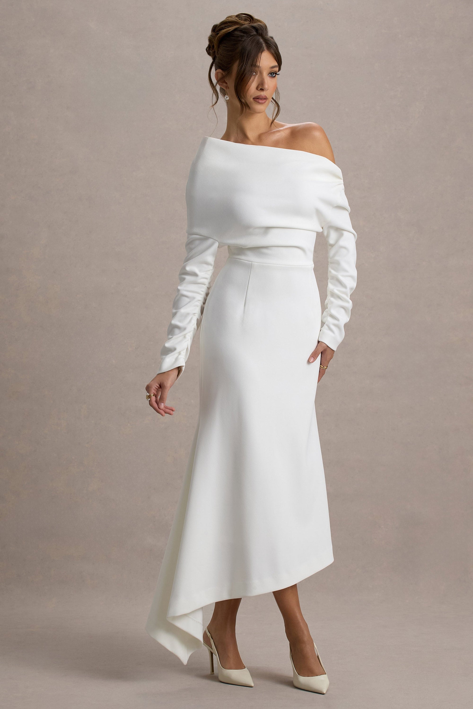 Lou | Weißes Maxikleid mit einer Schulter und asymmetrischem Schnitt