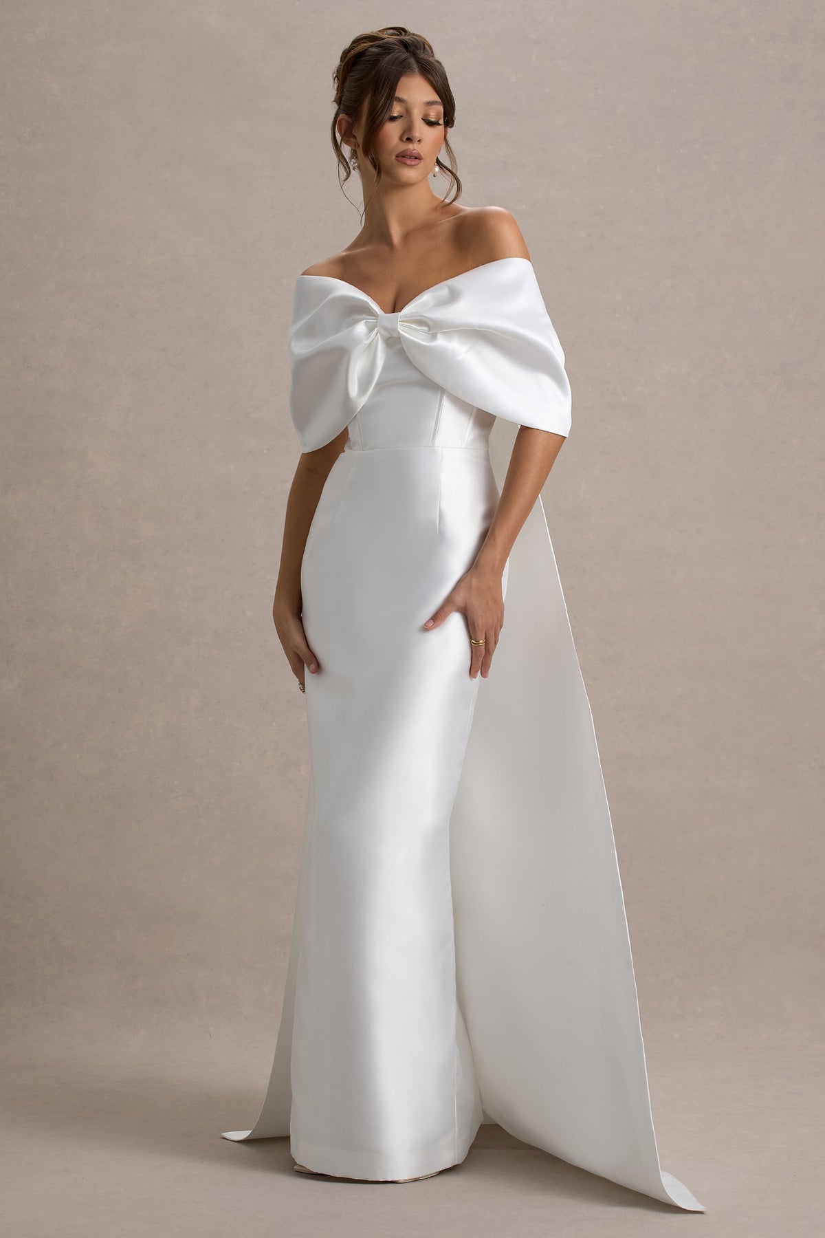 Wanting More | Elfenbeinfarbenes Satin-Maxikleid mit großer Schleife
