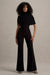 Isoline | Schwarzer Twist-Cape-Jumpsuit mit ausgestelltem Bein